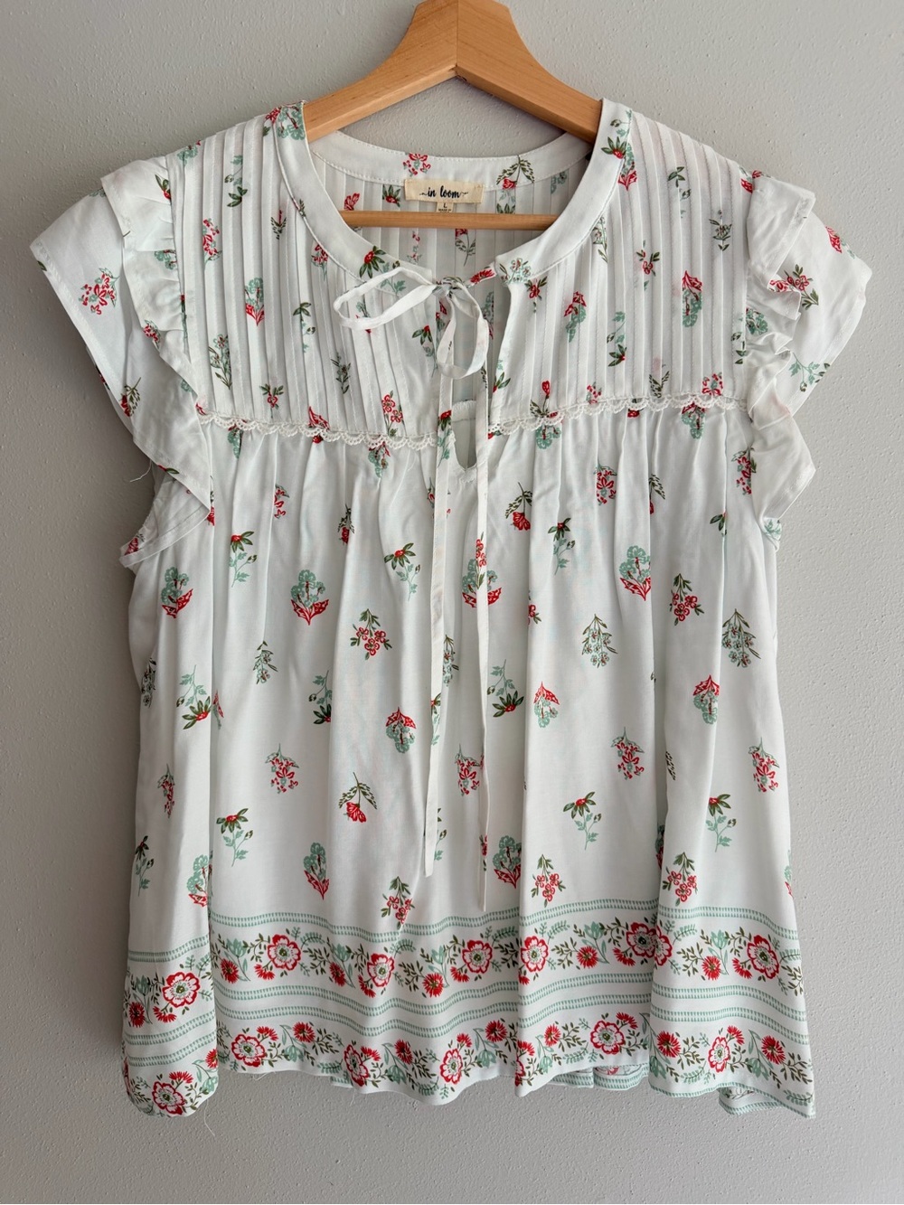 Sweet Tie/Bow Neck Pintuck Floral Blouse - White with Red & Green